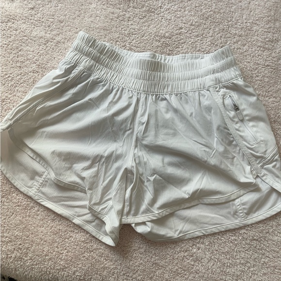 8 Pairs of Lululemon Tracker 4in Mid Rise Shorts - Picture 7 of 8